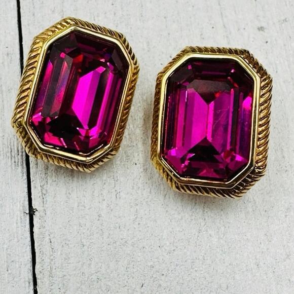 Swarovski Swan Small Signed Fuchsia Pink Crystal Rectangular Clip on Earrings - Picture 16 of 16